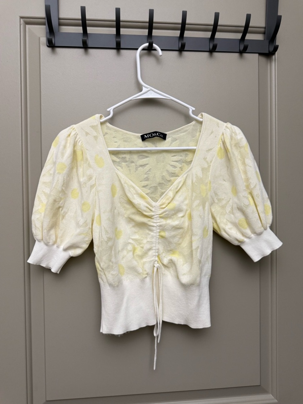 Yellow Daisy Knit Top | Puff Sleeve V-Neck Blouse Size M MO&Co.